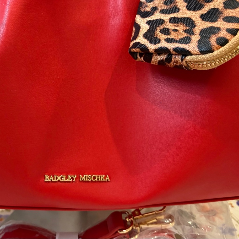 ❤️BADGLEY MISCHKA RED VEGAN LEATHER SHOULDER BAG/CROSSBODY & PURSE CHARM - Picture 2 of 14
